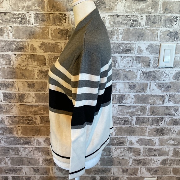 Liz Claiborne Career 3/4 sleeve cardigan. Waist length. Size L. - Picture 5 of 16